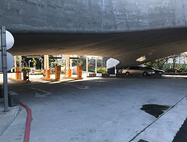 南側停車場出入口(小客車)01