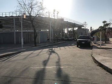 南側停車場入口(小客車)