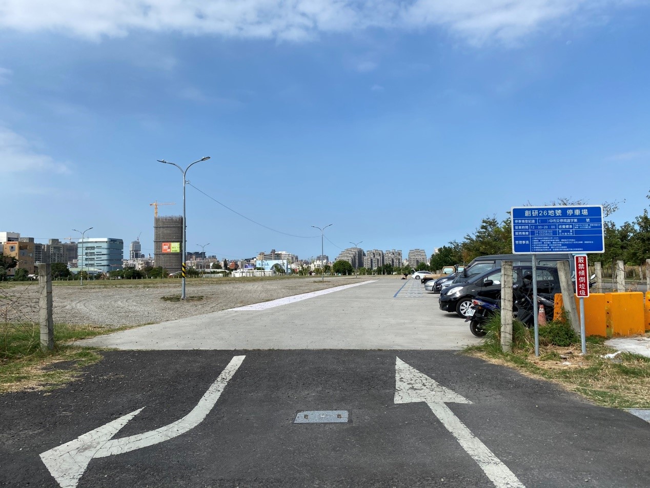 汽機車出入口（經貿路＆大鵬路）